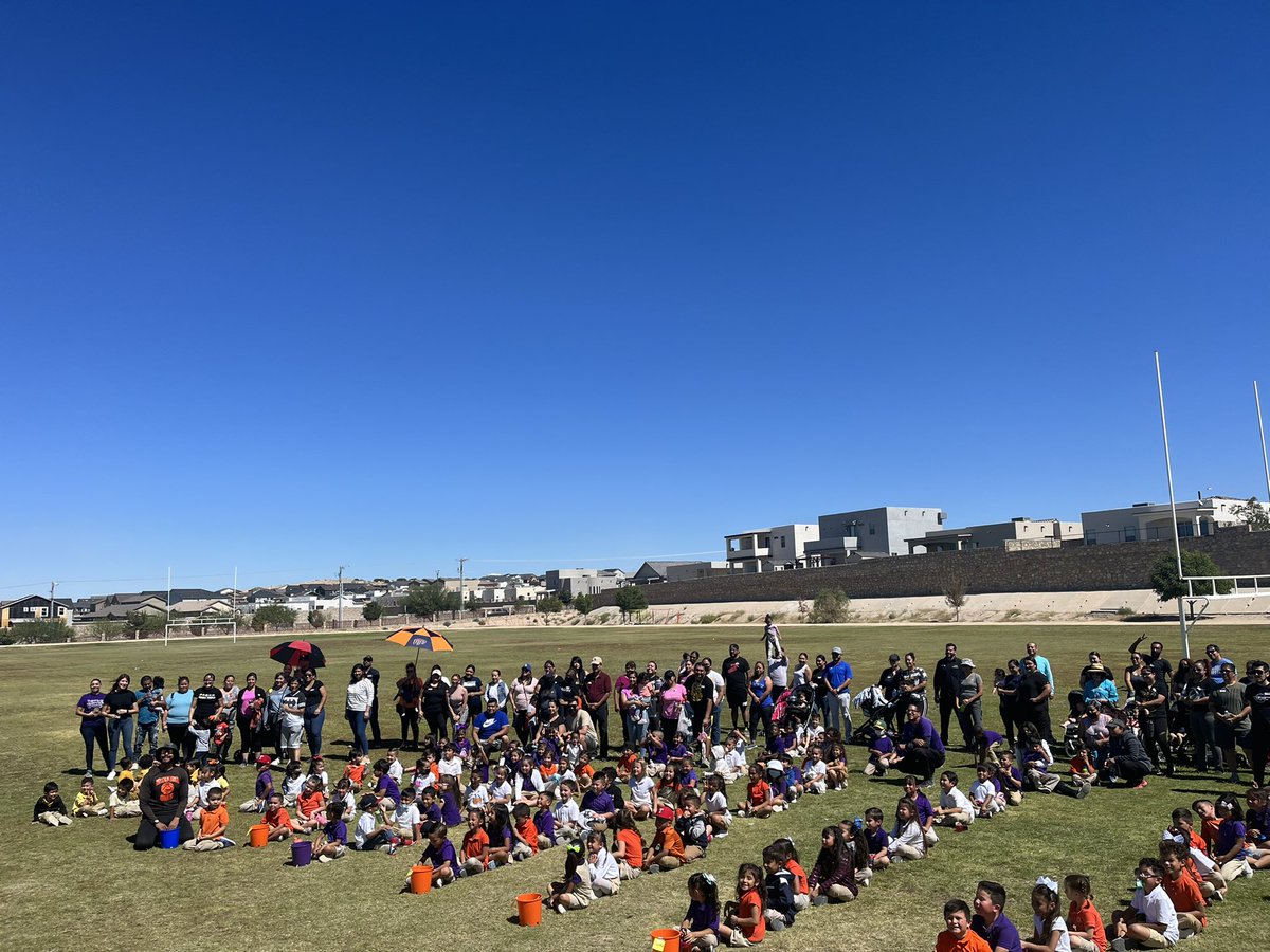 ESerna_PK8's tweet photo. #Owsome turnout from our Mission Ridge Community for our #TeamSISD Wellness Walk today at the Mission!! 💜🦉🧡 #manymindsONEmission #VoxCorVita @jfarm_HealthPE @SISD_HBSM https://t.co/ZnlJhephsV