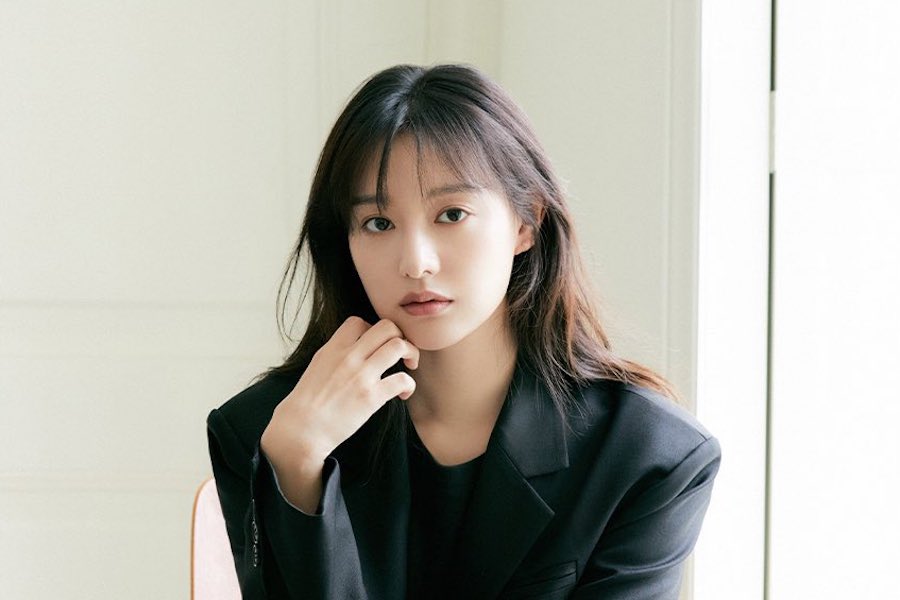 soompi's tweet photo. #KimJiWon Signs With #SongJoongKi And #LeeJongSuk's Agency
https://t.co/jsCrRgVrLM https://t.co/m2POgVhXvH