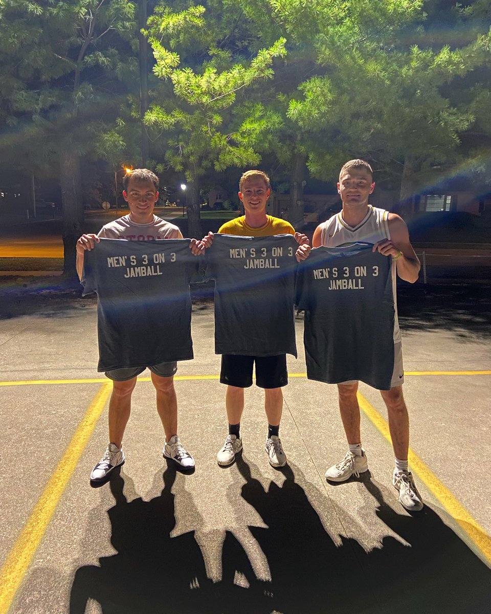 SC_intramurals's tweet photo. IM Champs of the Night๐ ๐#sandvb ๐#3on3jamball https://t.co/633MQ0xTsa