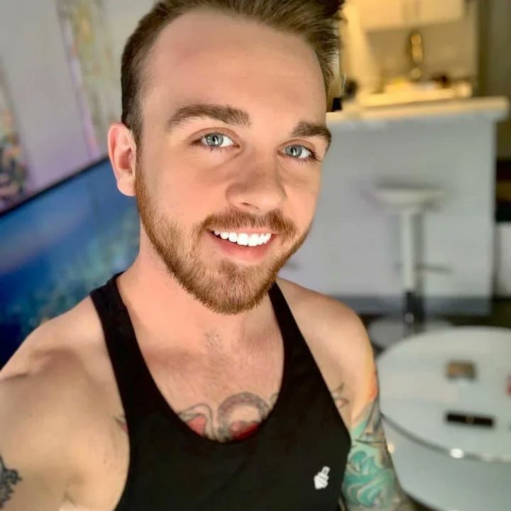 GarriBruce's tweet photo. @jamesbedevil Yes follow @GarriBruce he's hot and cute 🥰❤️🥵🎉 https://t.co/IndmGzkpCY