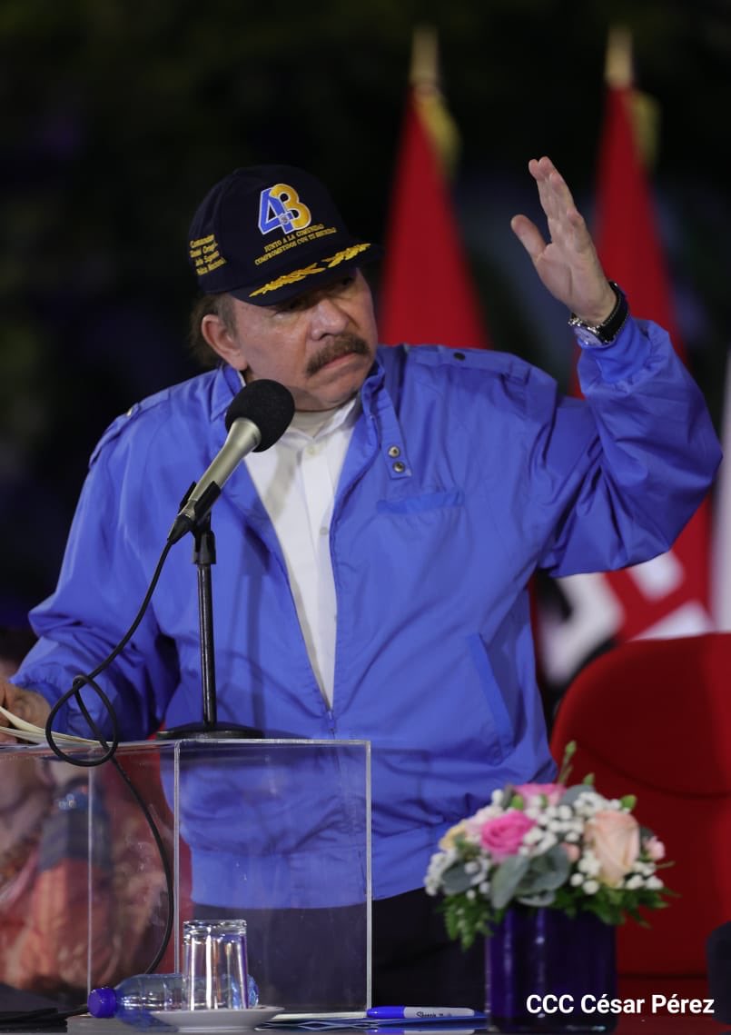 ¿Desde cuando los curas están para dar un golpe de estado? ¿Y desde cuando tiene autoridad para hablar de democracia?
- Comandante Daniel Ortega
Presidente de #Nicaragua
Acto de Conmemoración del 43 aniversario de fundación de la @vppolicial