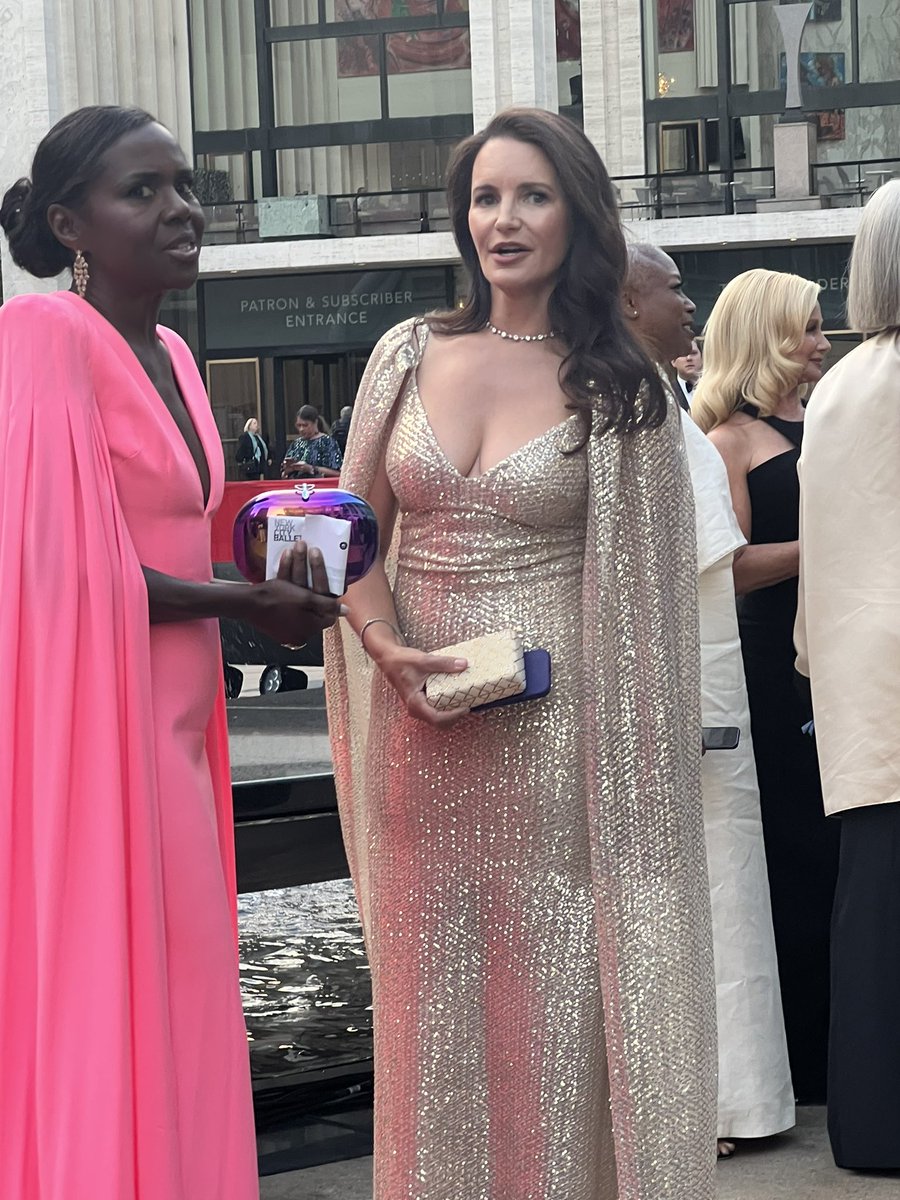 ShaliniMatani's tweet photo. And just like that it’s time for the @nycballet’s #fallfashiongala &amp; @KristinDavis is stunning. @SJP @AndJustLikeThat @DebRobertsABC https://t.co/tmS5CFEq7k