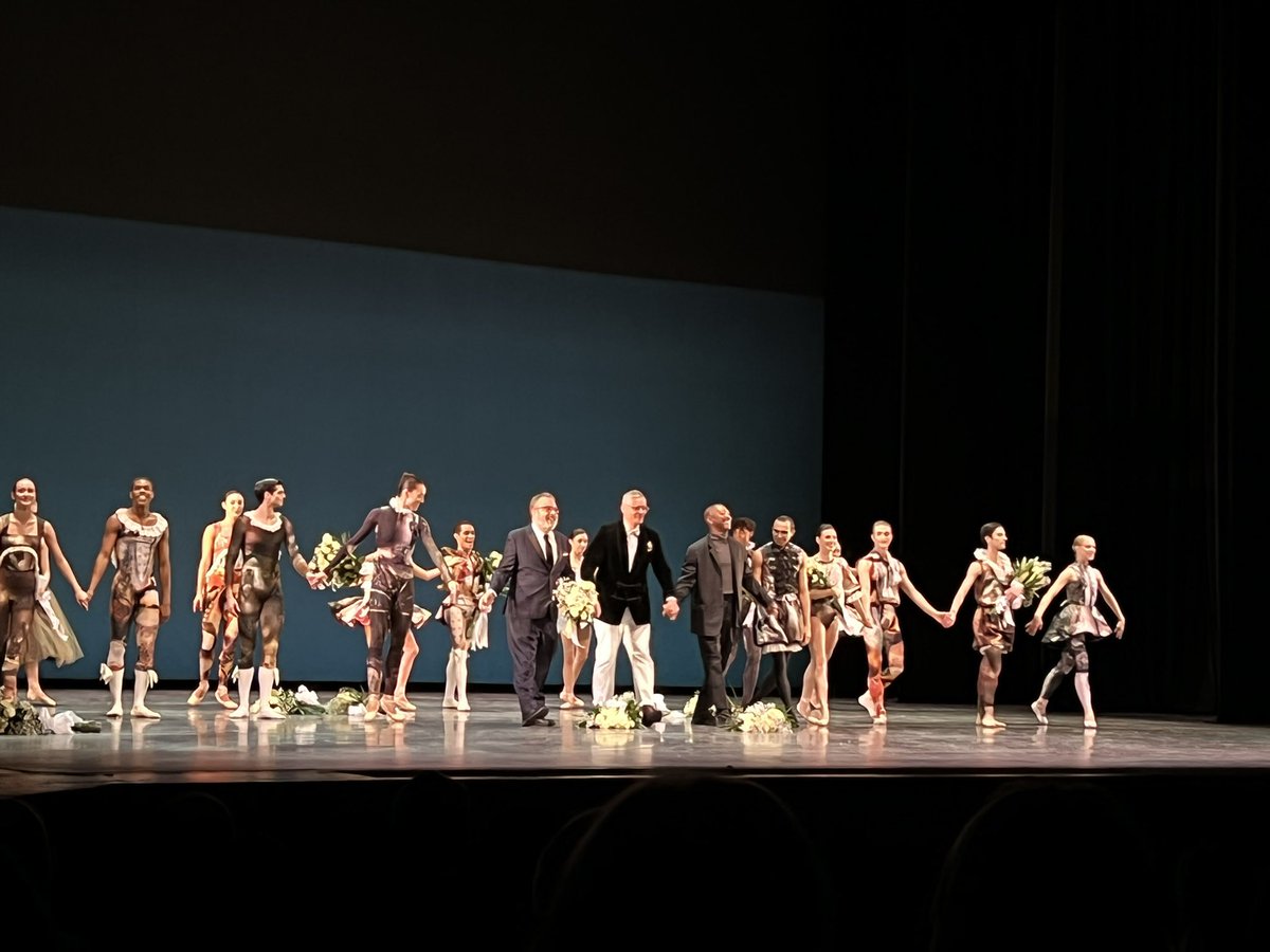 ShaliniMatani's tweet photo. Turned to a total stranger tonight @nycballet’s #FallFashionGala after @kyle_abraham_’s breathtaking piece Love Letter set at @JRBlake’s ethereal music finished and we both simultaneously said “I can’t breathe”. It was that stunning. Kudos @GilesDeacon_ for perfect costumes. https://t.co/GG7dMNdZzd
