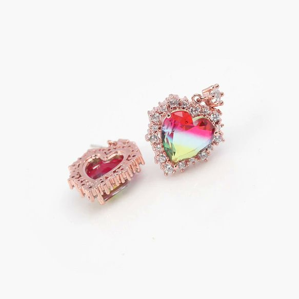 925Guio's tweet photo. 繊細にカッティングされた
ハート型のビジューデザイン💕

どの角度から見てもキレイに輝く
グラデーションカラーは
ガラスストーンで透明感のある
バイカラーが鮮やかです✨️

💎Online Shop💎
https://t.co/6sJxpZ748n

#オンラインショップ
＃韓国アクセサリー
＃ガラスピアス ＃バイカラーピアス https://t.co/sSBvZoOqXx