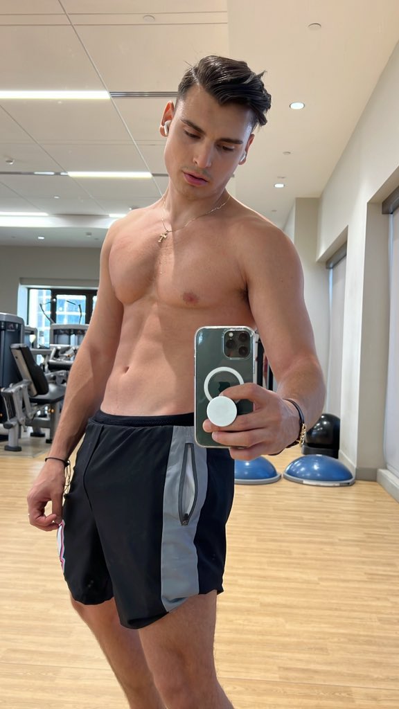 PrettyRussianGod on Twitter: "RT 🥵and then click the link to see more 👀