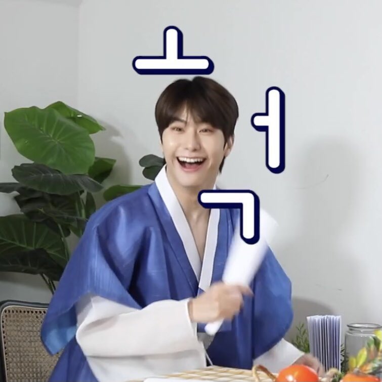 LostStars1109's tweet photo. Well happy one year to these adorable Sik memes I've screenshot and saved😅 https://t.co/tUm7O9bO2f