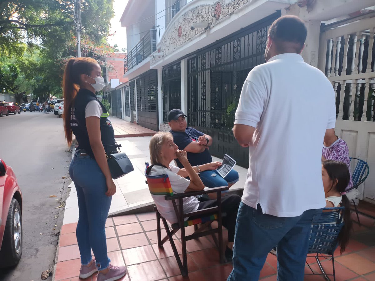 CucutaGobierno's tweet photo. Hoy estuvimos en el barrio Guaimaral llevando una campaña de sensibilización, e invitando a la comunidad a tomar conciencia sobre la tenencia responsable de animales de compañía 🐕🐈‍⬛🦜🐢🐰 https://t.co/YkKmQMKGvp