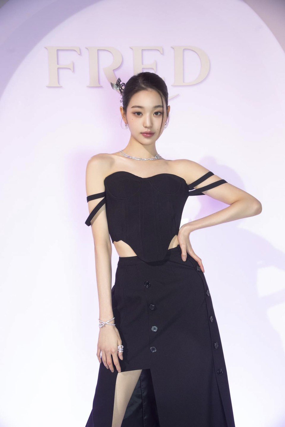 Ive's Jang Won-Young poses like a doll at Fred jewelry event