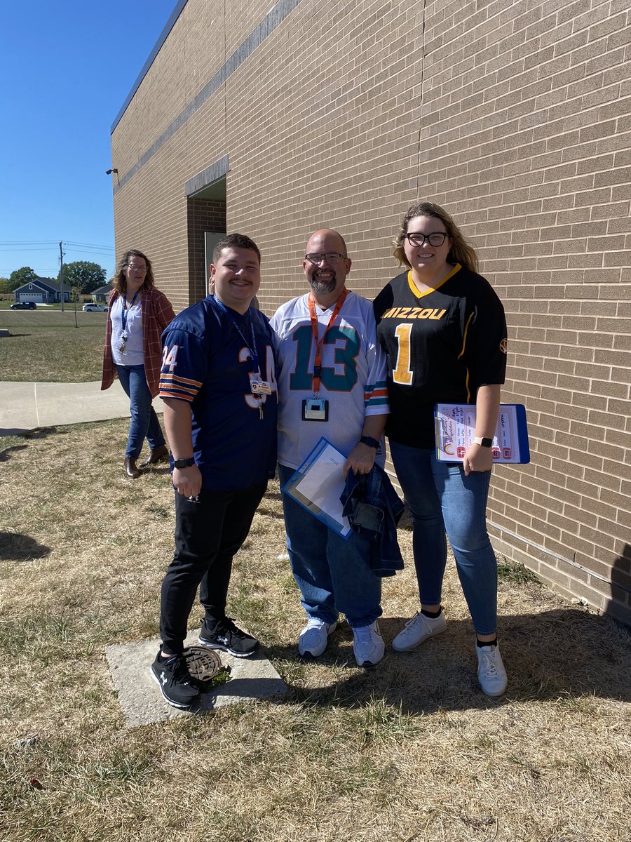 Twin day!  #EBELionPRIDE #Scholarsfirst
