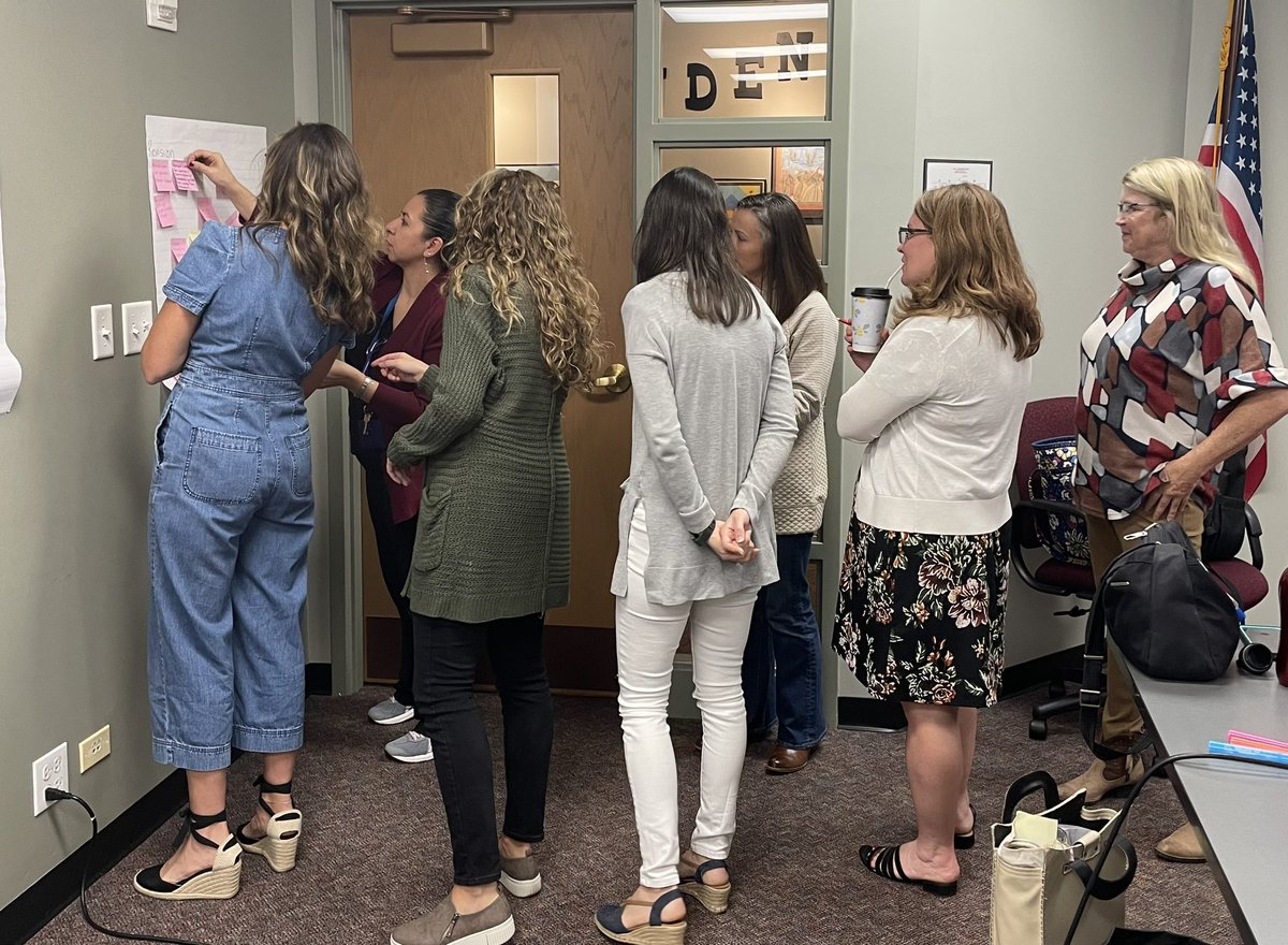 Elise_dean5's tweet image. A great day with the 3-5 ELA Committee! So many amazing educators in one room! @d47schools #d47pride #UnitsofStudy #TeacherClarity #WeAreBetterTogether