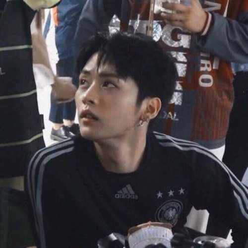 LinoriJay's tweet photo. This Lee Know                With this Jay https://t.co/ynNBara9W3