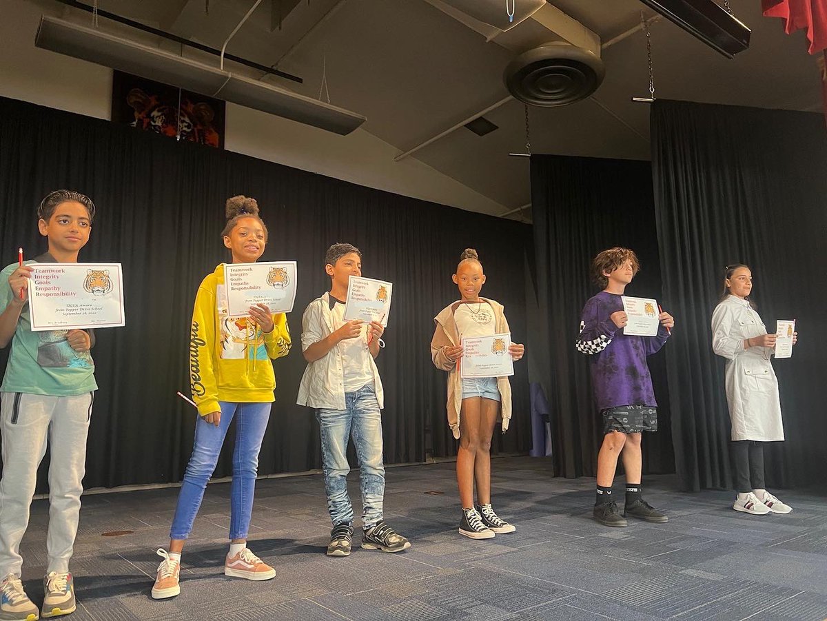 SSDPepperDrive's tweet photo. Congratulations, Tiger Award Winners! We loved celebrating the Teamwork shown by these students today, and they loved the book vending machine! 📚 🐅 🥰 #santeesd @drsmpierce @SSDKristin https://t.co/GrhkoyL76c