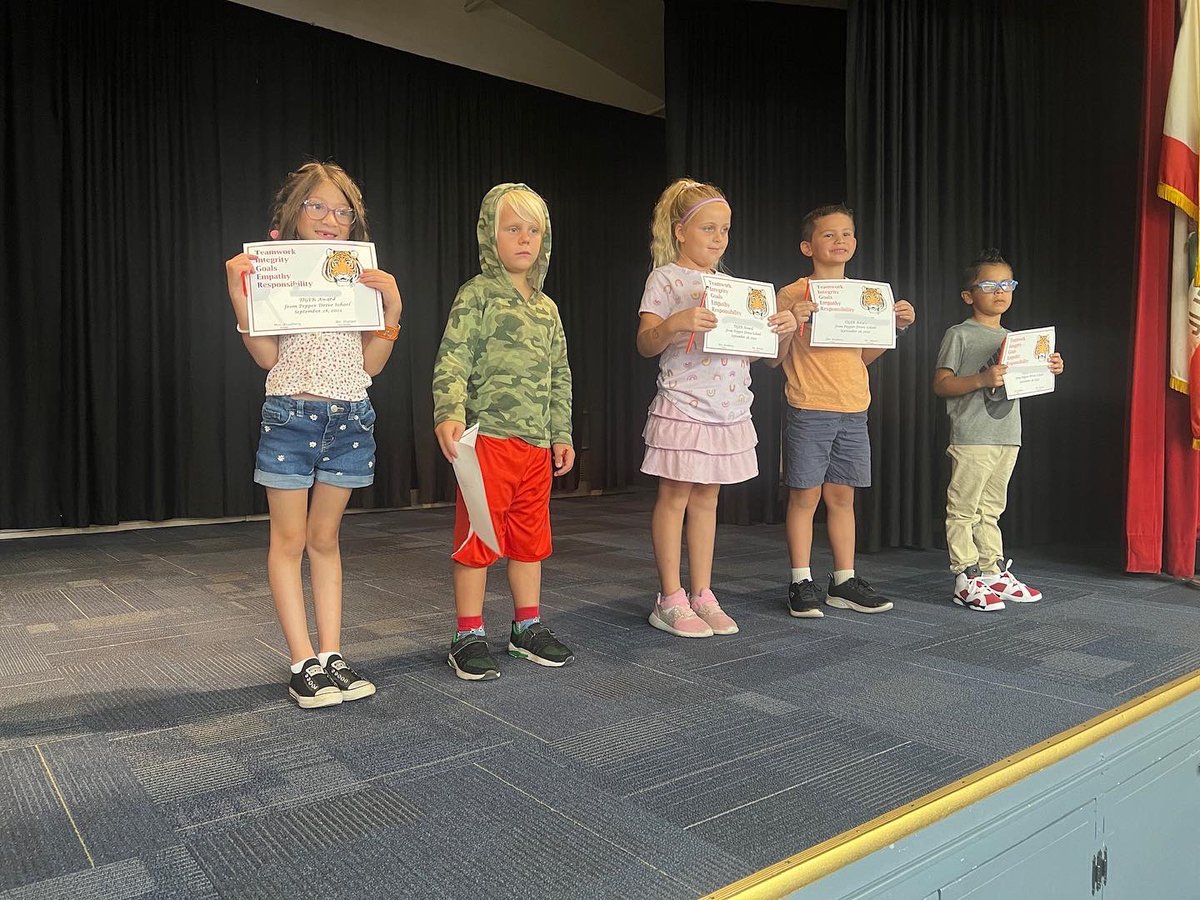 SSDPepperDrive's tweet photo. Congratulations, Tiger Award Winners! We loved celebrating the Teamwork shown by these students today, and they loved the book vending machine! 📚 🐅 🥰 #santeesd @drsmpierce @SSDKristin https://t.co/GrhkoyL76c