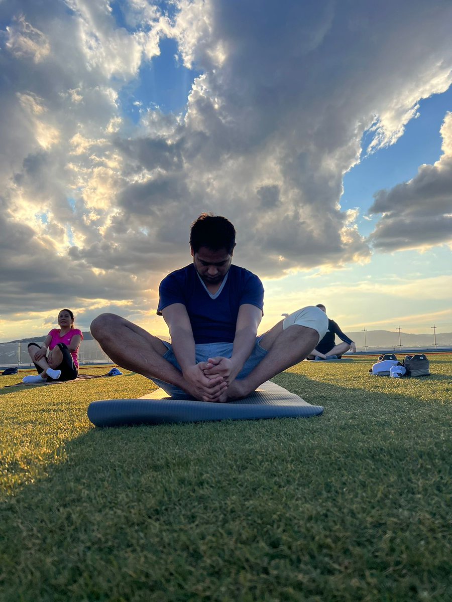 Thanks for the amazing yoga class today! <a href="/IvanJValentin/">Ivan Valentin</a> <a href="/CollectionsMX/">CollectionsMX</a> <a href="/johnny_soliz/">Johnny Soliz</a> really great flow #LifeAtATT