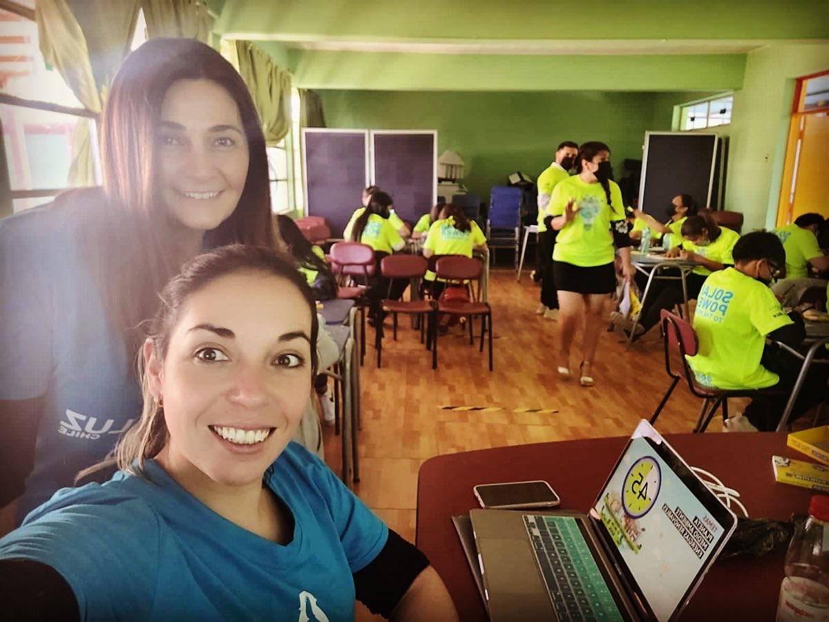 litroluzchile's tweet photo. Muy entusiasmados!!! Hoy estuvimos con el primer taller, para realizar la cabina solar, en la escuela D-133 en María Elena. Este proyecto lo estamos realizando en conjunto con Enel Green
Pronto iremos mostrando los resultados de este tremendo proyecto!!!
#energiasrenovableschile https://t.co/RImy8gvV31