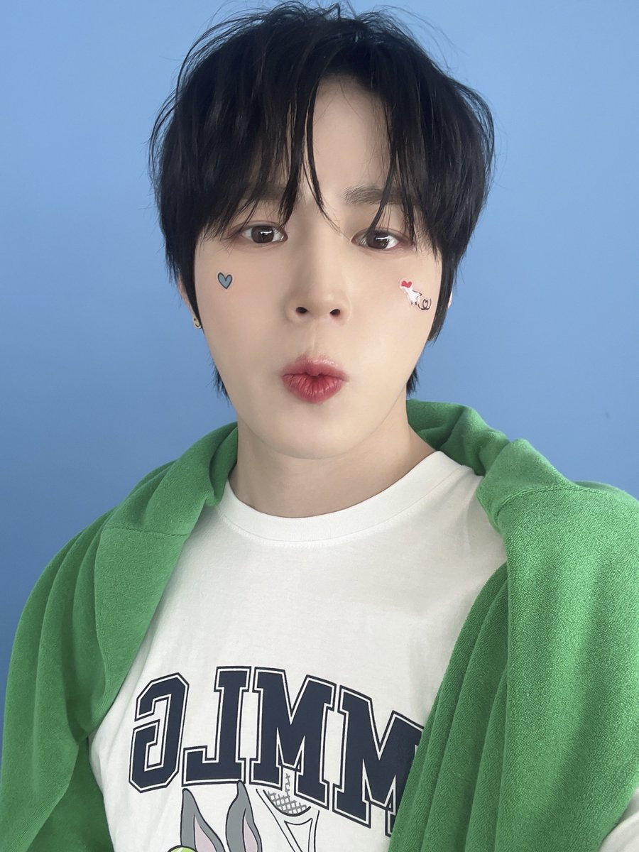 BPM_HSW's tweet photo. [#하성운] 📢

하성운 23&amp;24 SEASON’S GREETINGS
[JUST A CLOUD AWAY]

시즌 그리팅 마감 D-2

☁Pre-Order☁
2022. 8. 31. (WED) 2PM ~
2022. 9. 30. (FRI) 11:59PM

🔗 https://t.co/ARPqEliukX

#HASUNGWOON #JUSTACLOUDAWAY https://t.co/WybnPlNdtL
