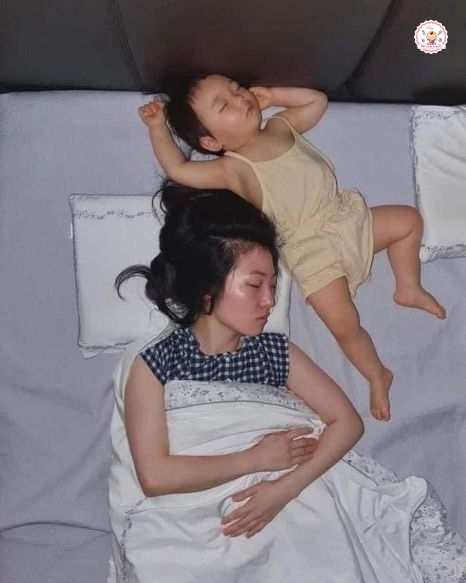 SinaranW's tweet image. Bila tidur dgn anak lelaki. Clingyy tkleh bncg
#SinaranWanita #sleepingpattern #babyboy #anaklelaki #tidur #katil #tidurmalam #mak #mangsa #realiti