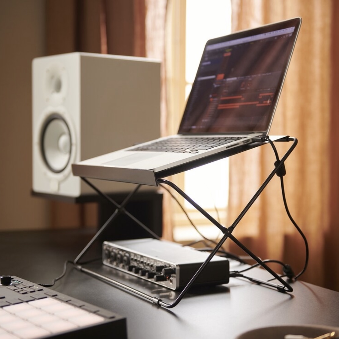 nsjms_'s tweet photo. イケアの新製品、音楽聴く人も作る人にもうれしいやつだ https://t.co/YqEeNjlsnJ
