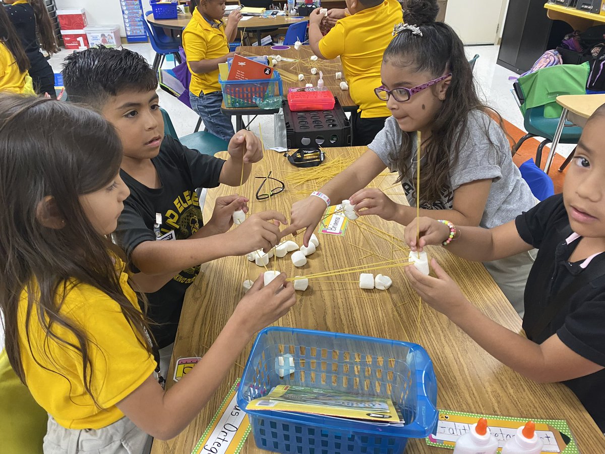 deborah_g1's tweet photo. SEL in action during our KIC lesson @ParklandES @DanaBoyd0922 #WeDeliverExcellence             #TheDistrict https://t.co/rpMr2RFHe6