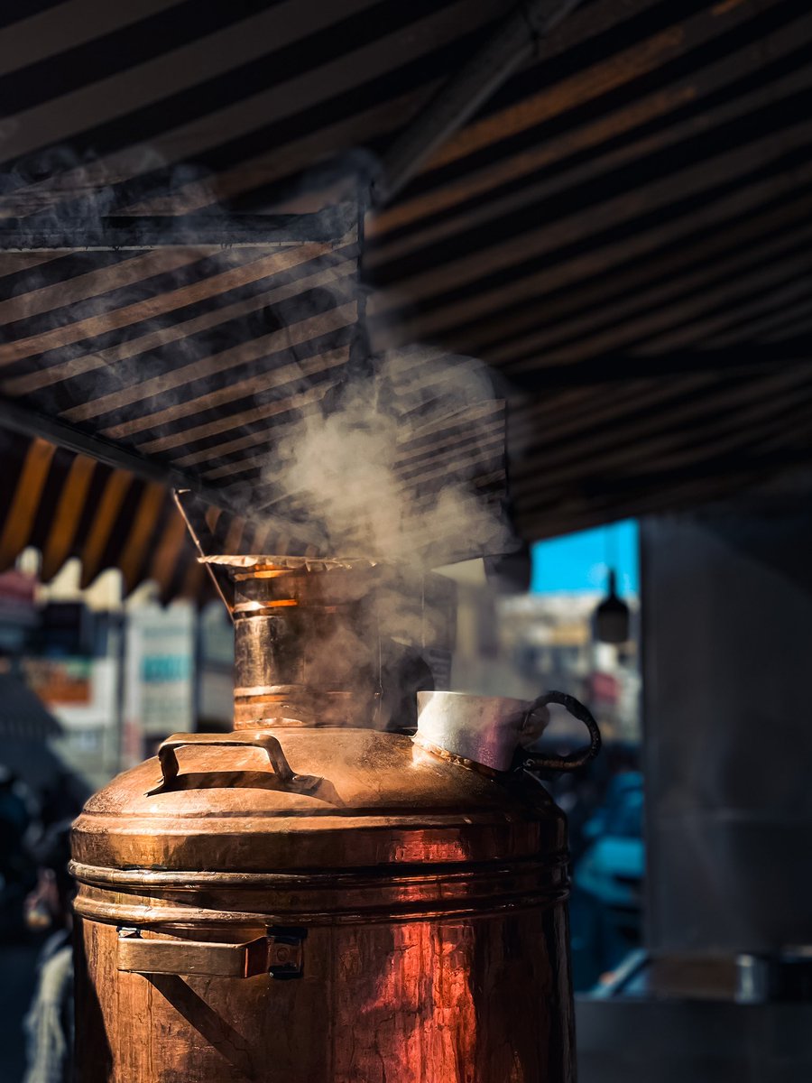 pkmfaris's tweet photo. Good morning #Bangalore 

#streetphotography #chaishop #shotoniphone https://t.co/xirSYuO3TL