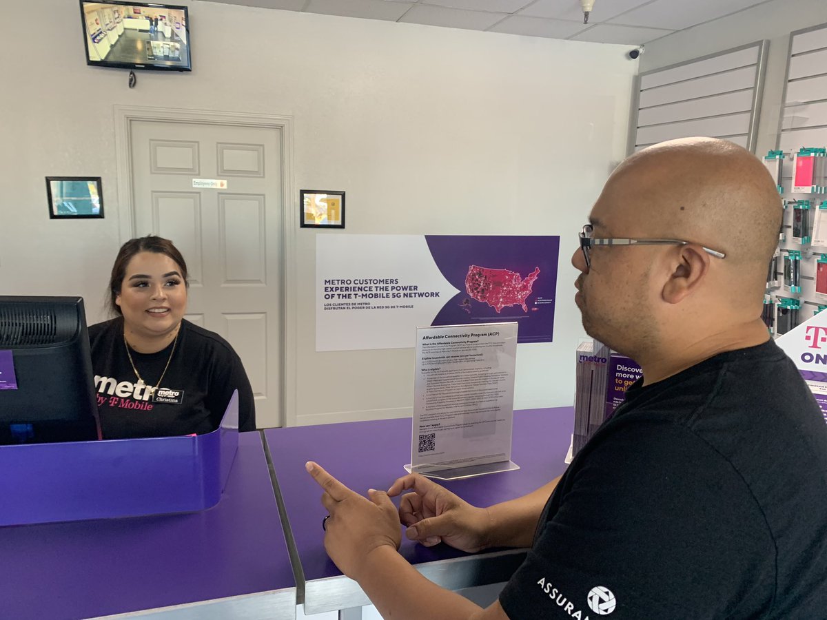 Driving the business (and the revenue!) with <a href="/CB_protectingNW/">Charles Bautista</a> last two days of open enrollment. Sold a couple smartpay promos too @JessGaray Let’s get it!  <a href="/kharen_g/">Kharen G</a> <a href="/JamesLeeWW/">James Lee</a>