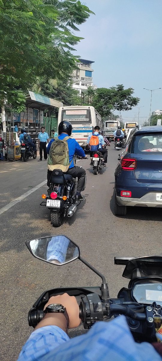 SSagar00418702's tweet photo. @GuwahatiPol @gpsinghips @himantabiswa @GhtyTrafficPol  i found people are still not wearing helmet while riding on Gs Road. Is the traffic management system and camera working ..?? https://t.co/aVrlx5KmJF