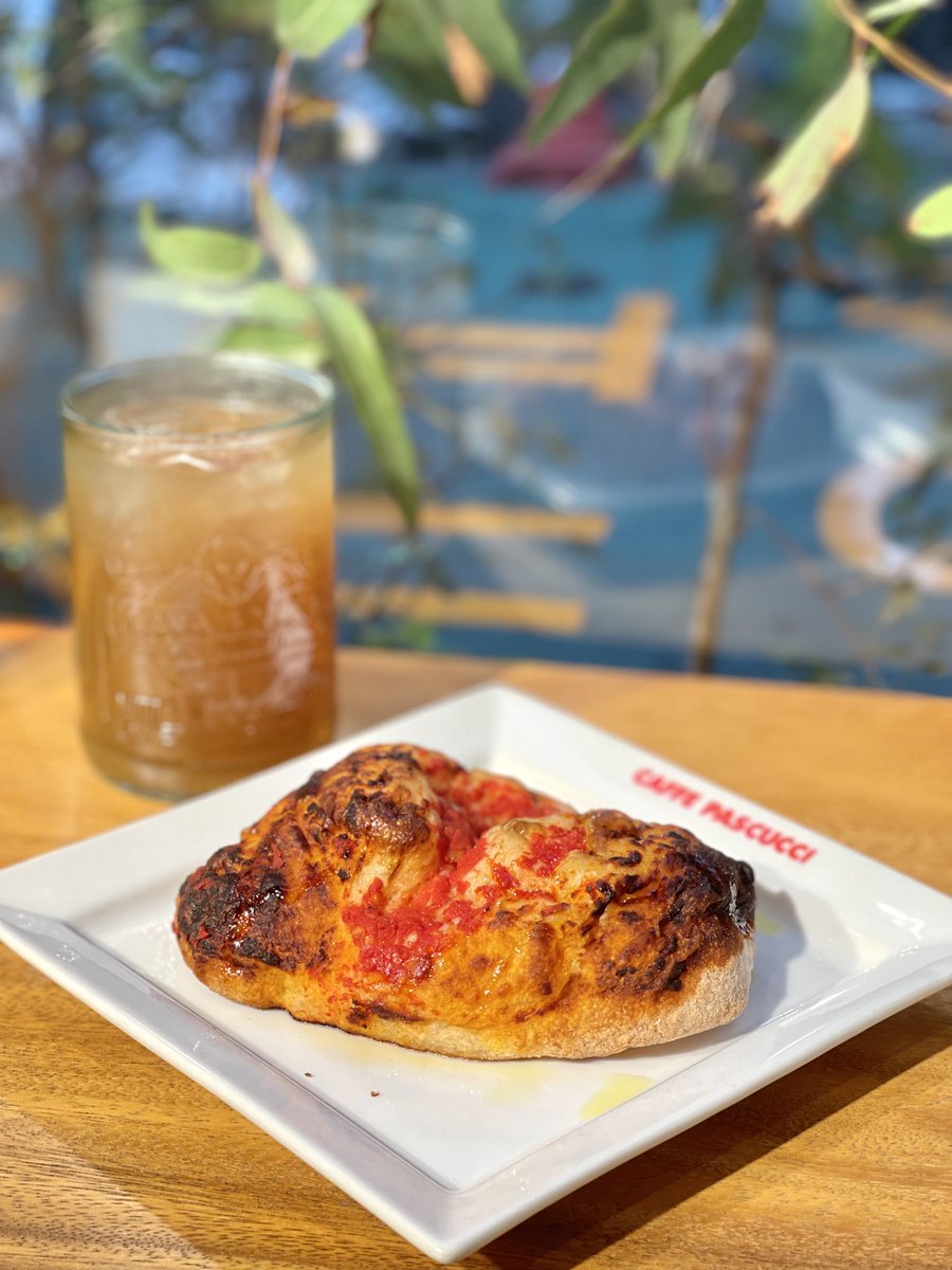 シンプルなトマトソースと、
モチモチでやわらかい生地の「ピッツェッタ」。
本場イタリアの味をお試しください。

#イタリア #イタリアン #おいしい #カプチーノ
＃ラテマキアート　＃生地　#季節限定 
#ホット　#季節限定