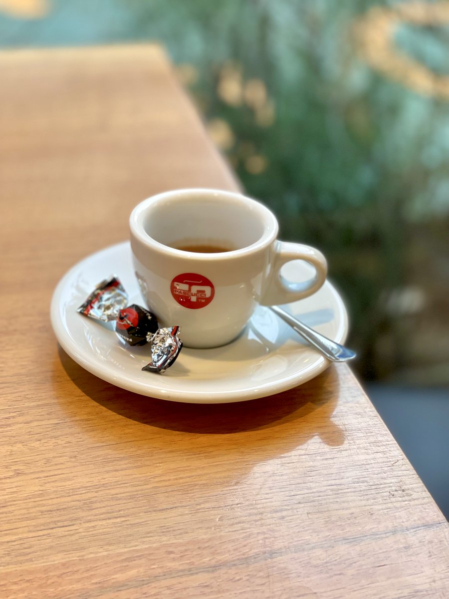 カフェパスクッチはいつでもコーヒータイム！
オリジナル「エスプレッソ」は格別です。

＃エスプレッソ　#コーヒー豆 ＃コーヒータイム
#イタリアン #イタリア #おいしい #ケーキ