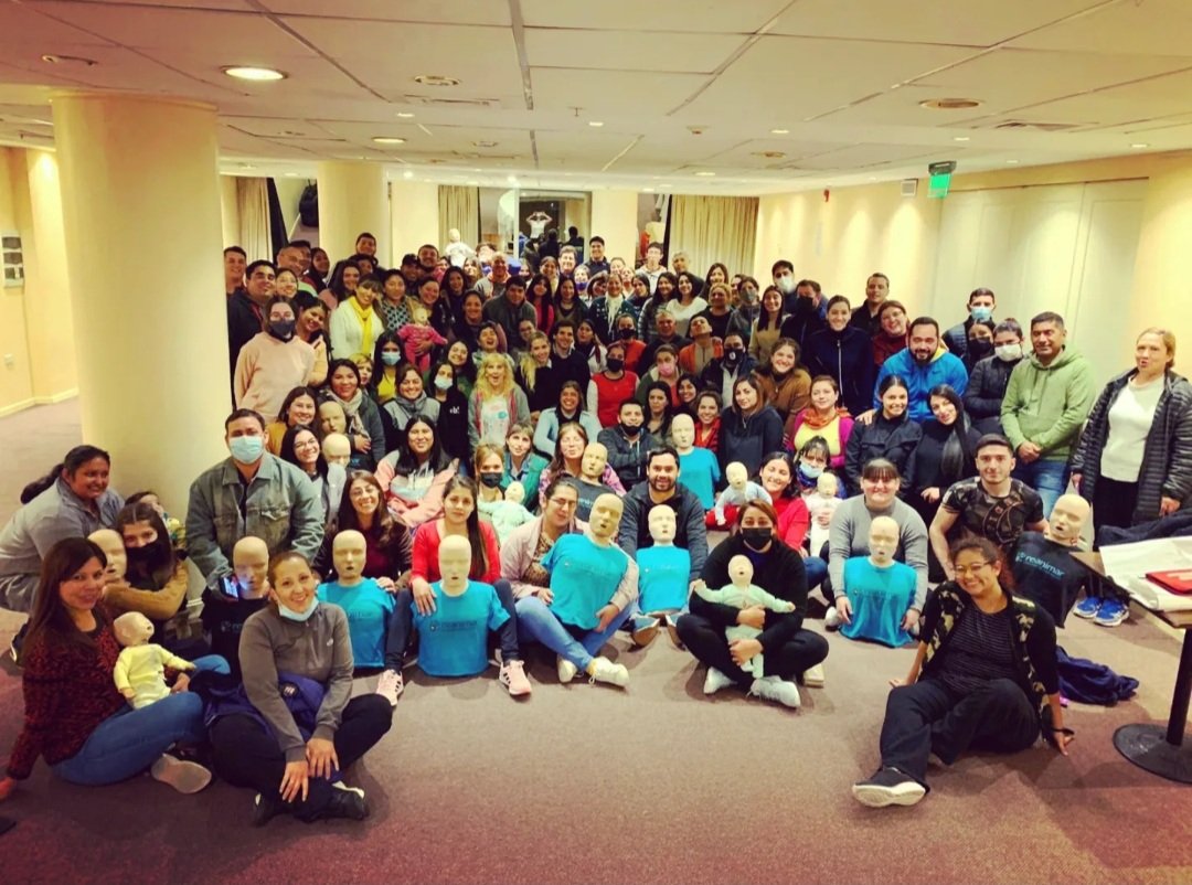 Agradecemos a los asistentes del curso de RCP y Primeros Auxilios de hoy Miércoles en Catamarca.¿Participaste? Compartí la foto grupal y contanos que te pareció. ¿Te lo perdiste? Podes tomar la version grabada en nuestra plataforma tocando aca reanimar.com.ar/virtual