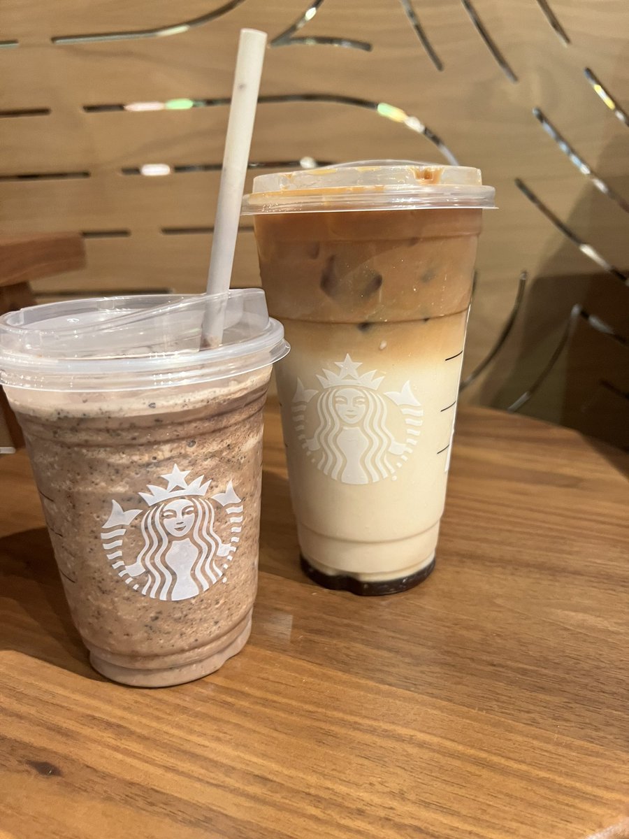 groovym__'s tweet photo. Shout out to the barista that said they had extra Java chip frap sitting around giving me one for free. I love my location so much ✨☕️
#starbucks #freestuffisthesweetstuff #baristasarethebest #starbucksqueen #fudgeyes #Grateful #obsessed https://t.co/uiNM5HtipA