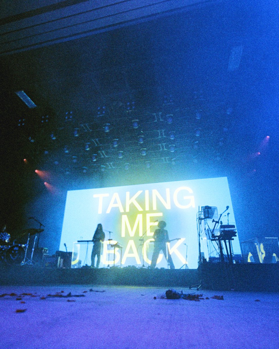 thisisLANY's tweet photo. 👎🌎👅👎 https://t.co/SbFdNR9bOl