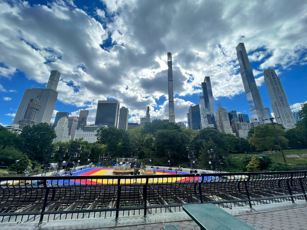 deSir_e__'s tweet photo. #CentralPark #today #wollmanrink #discoasis #rollerblading 🛼 #NYC #NewYork 🛼 https://t.co/S5UJoWGp31