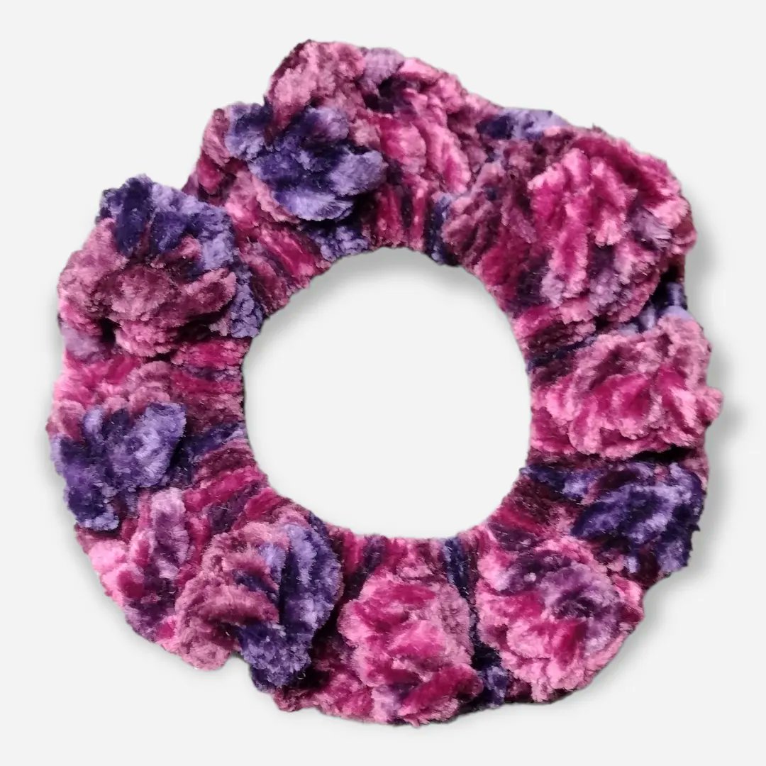 handmadebynina's tweet photo. New product photos for the new website! ❤️ 
https://t.co/9IratV0oUv

#yarnlovers #yarn #scrunchies #crochet #crochetersoftiktok #smallbusiness #fyp #viraltiktok #handmade #hollidayshopping #giftideas #bunhairstyles #longhair #thickhair https://t.co/GZMcxMocs4