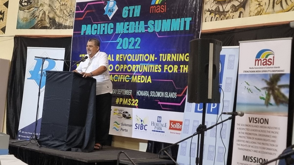 #Niue awarded host of the 2024 Pacific Media Summit, in the 50th anniversary year of #Niue self-government. The original Michael Jackson, Niue Star publisher & @Pacjn1 journalist accepts announcement by @PacIsNewsAssn Big congrats #Niue 👏 @PremierNiue @CROSSLEYTATUI