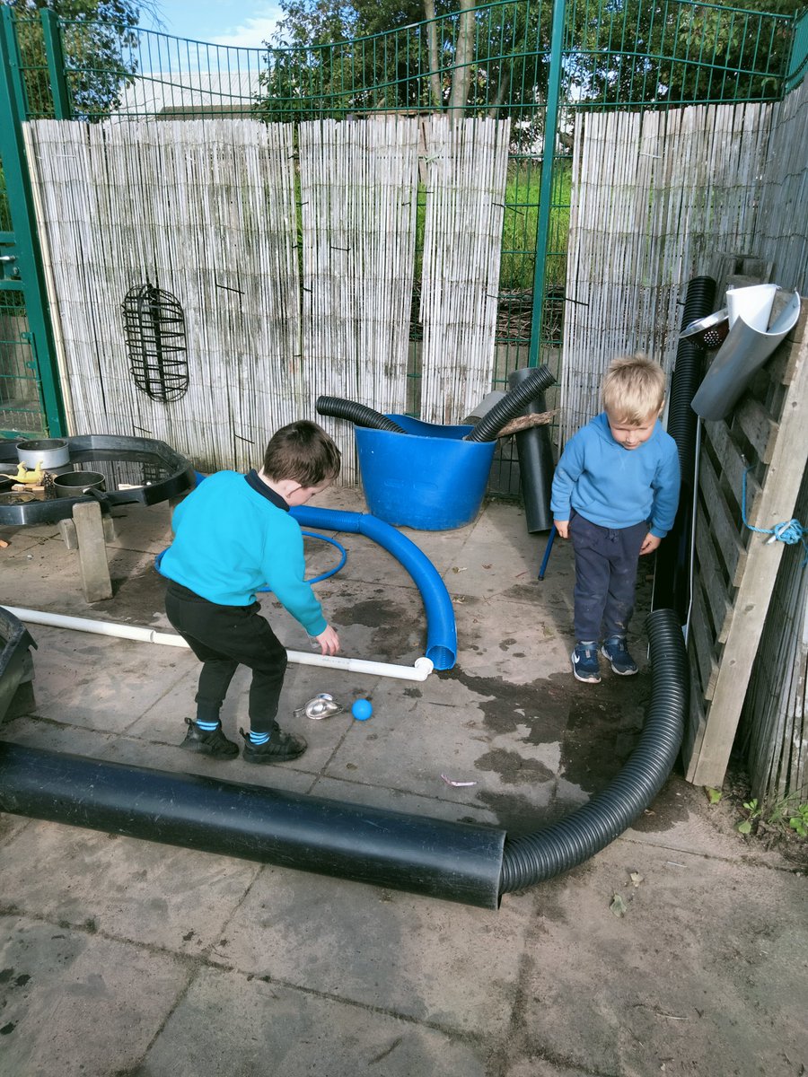 antonineps_nurs's tweet photo. Wow! Two of our children constructing a waterway with loose parts, great problem solving skills. 💧
'You have to push together or the water won't go through.' C
#antoscience #teamwork #construction #looseparts https://t.co/PNUple2Y9S