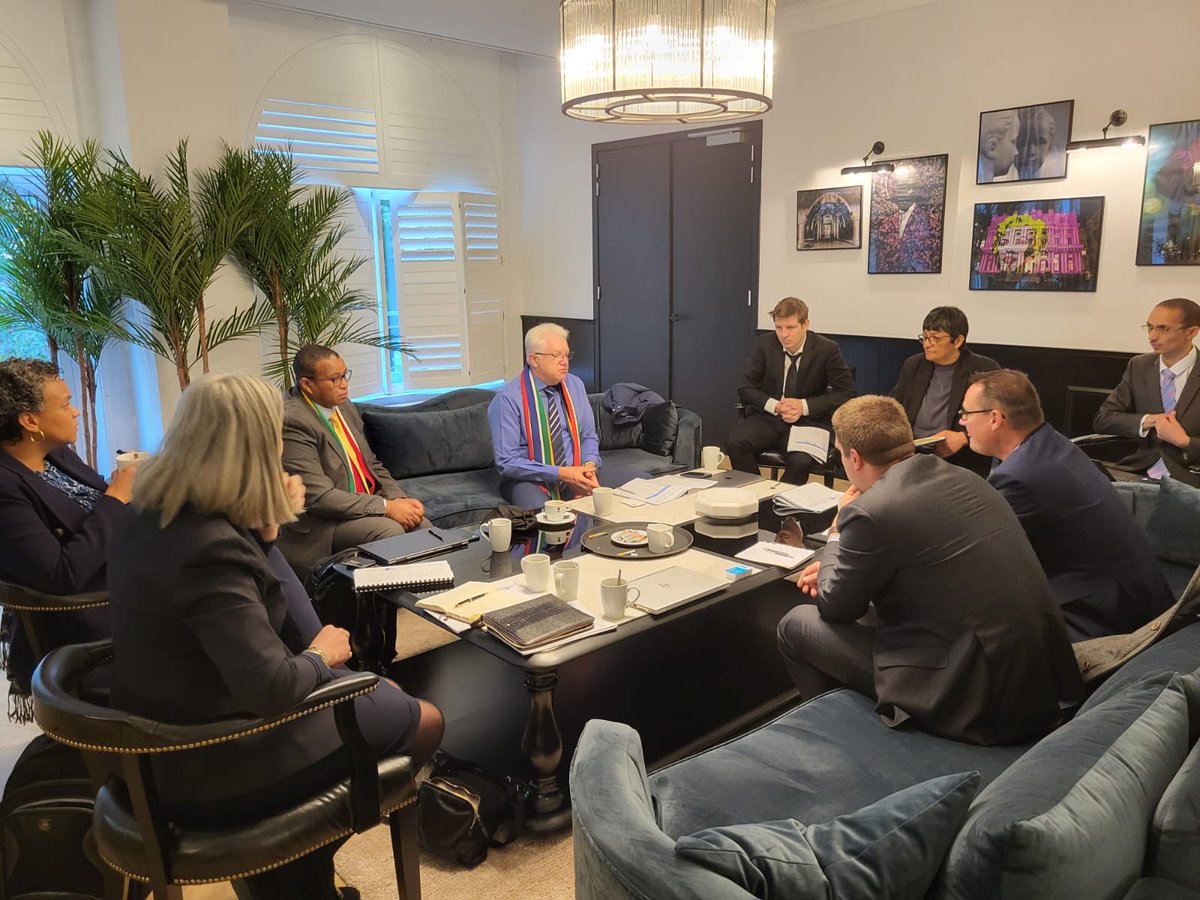 DannyVanAssche's tweet photo. Bijzonder nuttig overleg met premier ⁦@alanwinde⁩ en delegatie uit de Westkaap over handelsopportuniteiten en groeikansen voor kmo’s in Vlaanderen en Zuid-Afrika. ⁦@UNIZOvzw⁩ https://t.co/0ElY9HJpBU