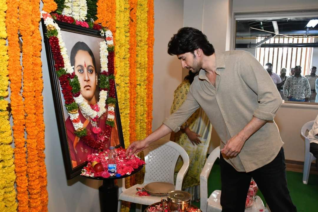 🙏 Om Shanti #IndiraDeviGaru @urstrulyMahesh We are with you Boss ❤️🫂