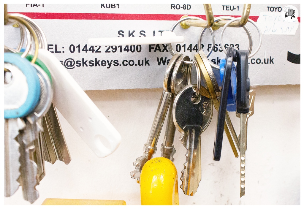 alphalocksrslip's tweet photo. 🛵🚙🏎️🚛👨‍🔧
Visit Alpha Locks Ruislip ➡️ For professional auto-locksmith services including:
🔸 Vehicle key remote programming
🔸 Key duplicates &amp; much more ✅
https://t.co/5BJzL2nSa3 📲 01895 676 123⁠
#alphalocksruislip #locksmith #contractors https://t.co/0mJZkQwRLy