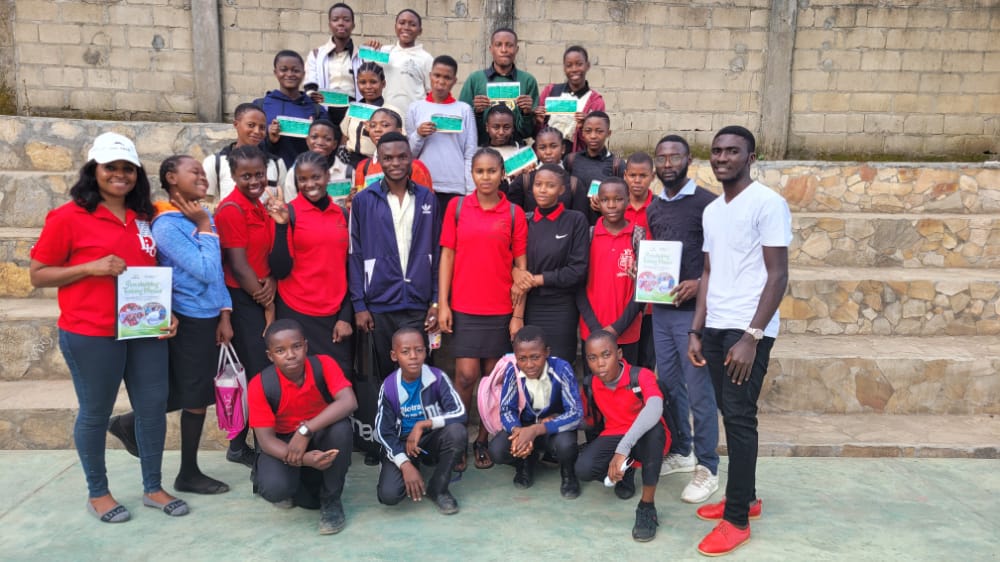 Reachoutreo's tweet photo. Students in our #PeaceClubs are  turning  commitment into action. 
@whatthewomensay 
@Camerounpeacec1 
@FESKamerun 
@WMCMediators 
@UNDPPA 
@reachoutdev1 
@minjec237 
@CanadaCameroon 
@UKinCameroon 
@UEauCameroun 
@USEmbYaounde 
@GermanyinCMR 
@UnescoYaounde 
@FRauCameroun https://t.co/CAq6MOhXgb