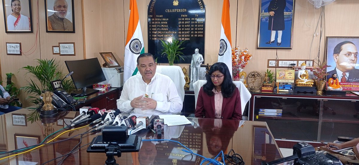 NCSC_GoI's tweet photo. Hon'ble Chairman of National Commission for Scheduled Castes,Shri Vijay Sampla Ji hold a Press Conference on 29.09.2022 to review performance of Credit and other Welfare Schemes for Scheduled Castes in Public Sector Banks. #NCSC #Article388 @thevijaysampla @anjubalabjp https://t.co/LeXaKTbSSq