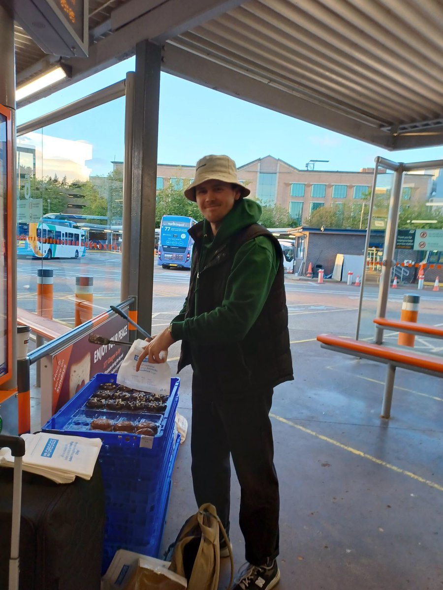 StagecoachWScot's tweet photo. Scenes from #CakesForCommuters this morning in Glasgow! Nothing better than the smell of fresh pastry from @GreggsOfficial! #ScottishClimateWeek #CatchTheBus #BetterByBus https://t.co/BhUpFQwaZm