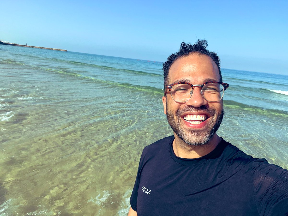 ItsMitch03's tweet photo. #beachbum and I don’t care!!! #telaviv #morningdip #soakinginthesun ☀️ 🏊🏽 https://t.co/rLIliOrt4X