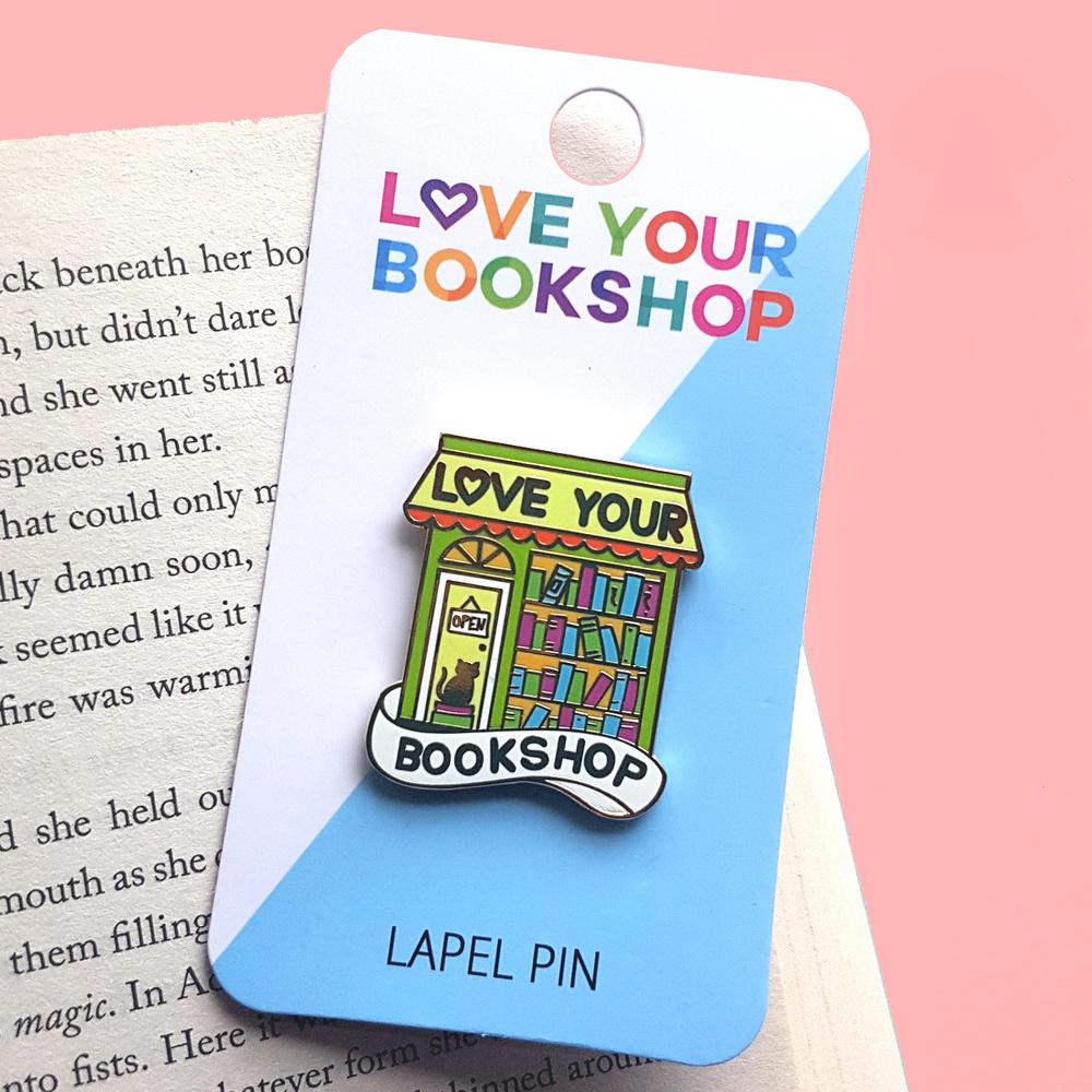bookpeopleau's tweet photo. What’s your love language?
Take your pick and choose words, images or bright beautiful colour to show us how much you 💗 your bookshop.
Check out our three competitions for #LYBD2022 and you could win a $100 book voucher and ever-popular #LYBD pins!
https://t.co/9jBXqnbeqI https://t.co/yDrvSC6GYc