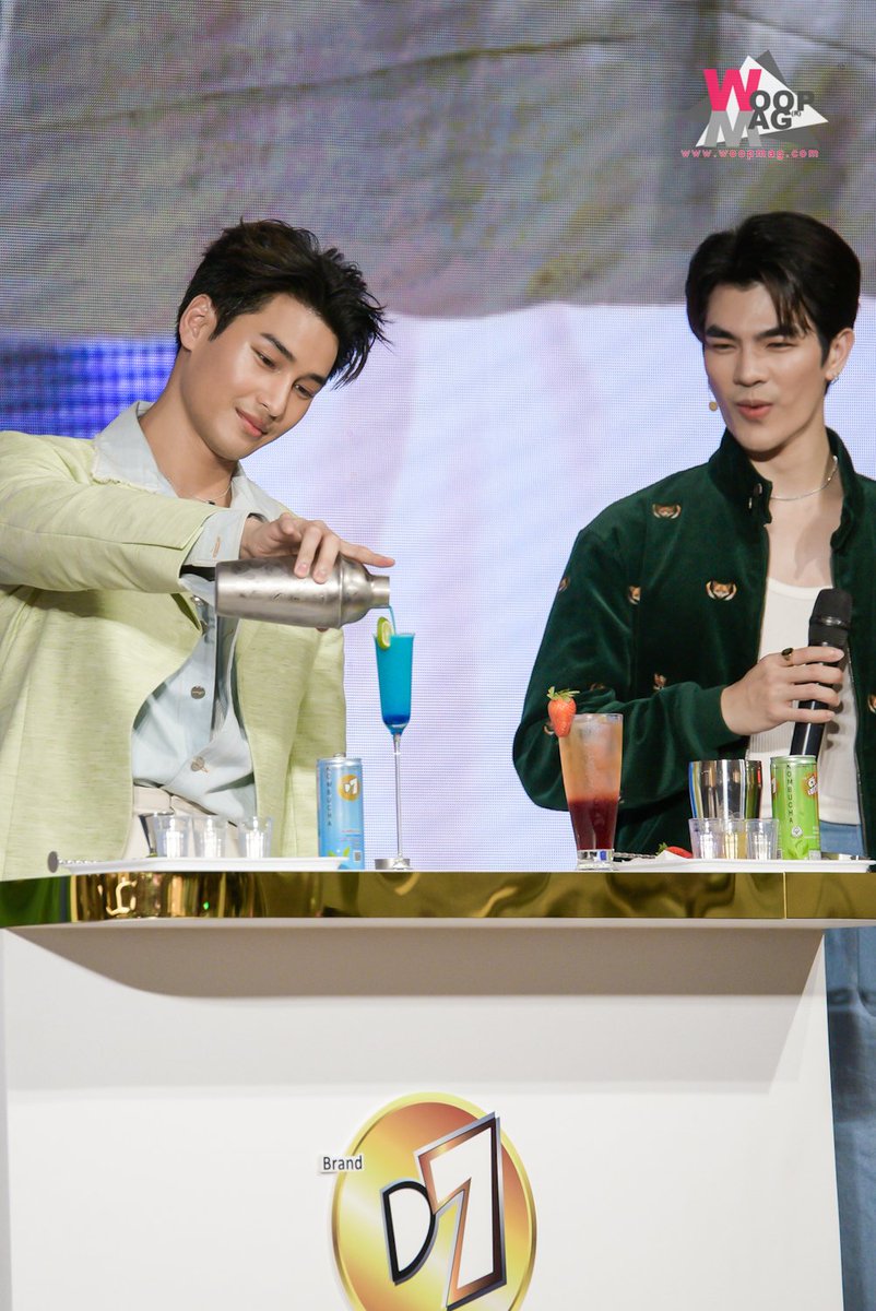 woopmag's tweet photo. ดี เซเว่น “D7 คอมบูชะ” เปิดตัวพรีเซ็นเตอร์ “มาย-อาโป” จากซีรีย์สุดฮ๊อต #KinnPorscheTheSeries ท่ามกลางแฟนคลับท่วมท้น | https://t.co/dr7npfA2Nb https://t.co/01vCYMQkSS

#D7GrandOpeningxMileApo
#GrandD7xMileApo #MileApoxD7
#มายอาโป #MileApo #MilePhakphum #Nnatttawin
#D7Thailand https://t.co/0H42KeXoi4
