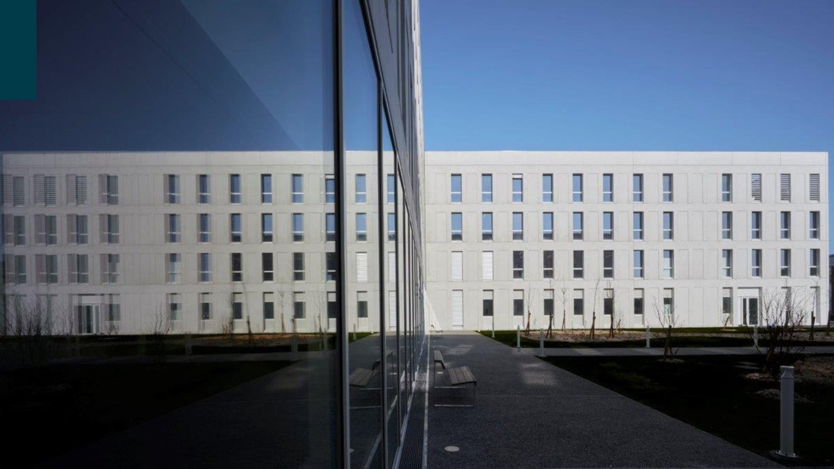 Bouygues_Immo's tweet photo. Retour sur la cérémonie des #PyramidesDargent de la @fpi_fr !
Nous sommes lauréats de la Pyramide de l'#immobilier d'entreprise pour la réalisation du nouveau siège de @VitescoT à Toulouse 🏆

Retrouvez tous les lauréats dans cet article @EntreprisesOcc 👉 https://t.co/J2KShIpqVk https://t.co/MlWnJ1TXfd