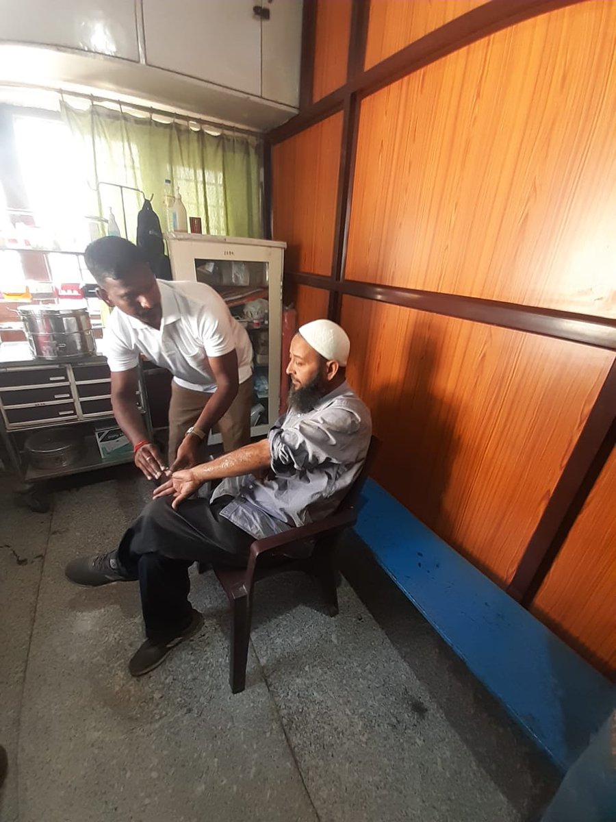 28bnCrpf's tweet photo. Mushtaq, An Auto Rickshaw driver met a freak accident on NHWAY at Bemina Sgr. this morning. QAT of 28 Bn CRPF took no time to rescue him and had him provided with the first aid at Unit Hospital. Family of Mushtaq &amp; general public was appreciative &amp; felt touched enough. https://t.co/mNjOKyvKnj