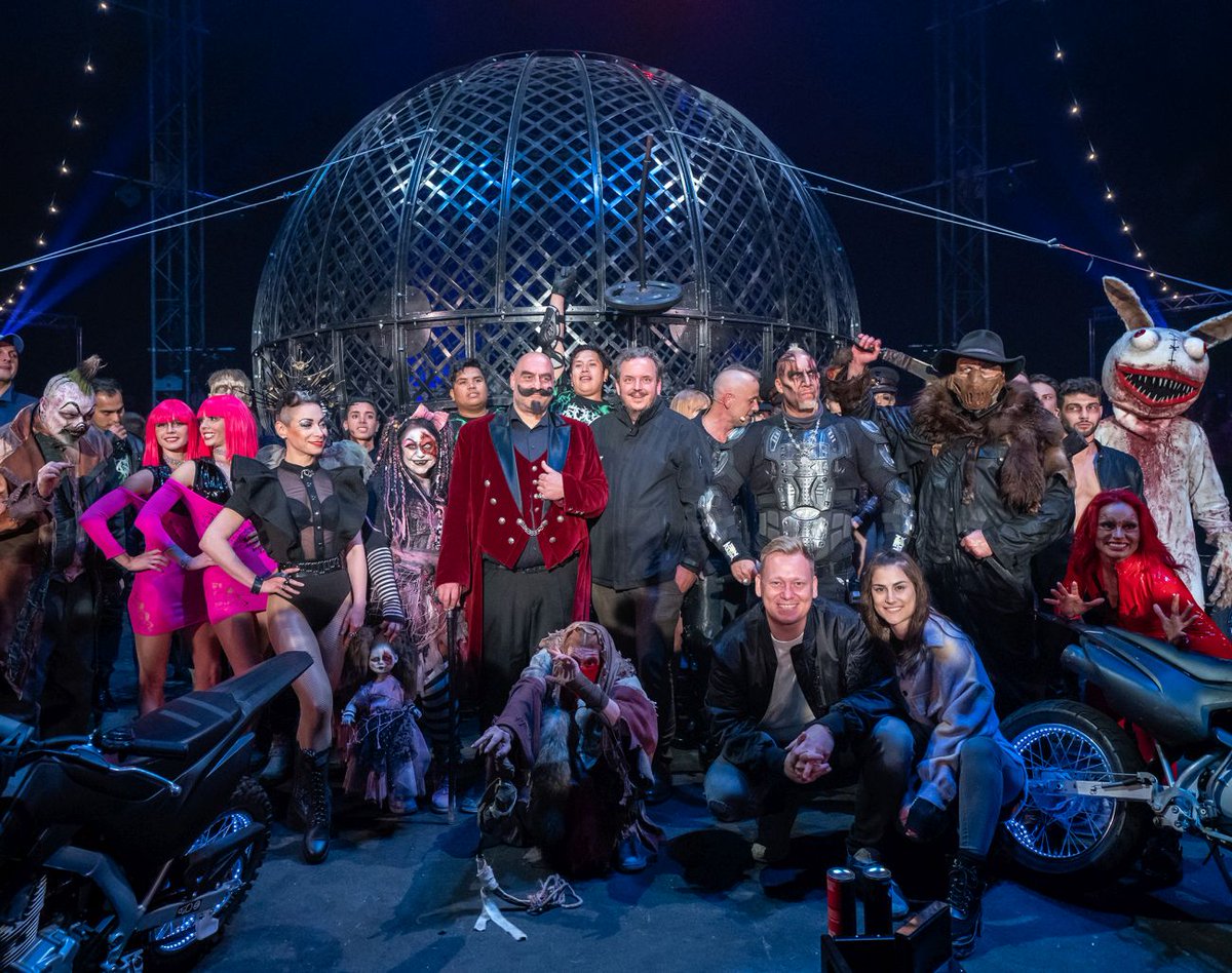 🎪🧟 Manege frei für „Traumatica - Festival of Fear“ im <a href="/europa_park/">Europa-Park 🎢</a>
bit.ly/memo_media_eur…
📸 HaasimStudio.de
#events #traumatica #festival #streaming #twitch #eventbranche <a href="/knossi/">knossi</a> #liamitrou