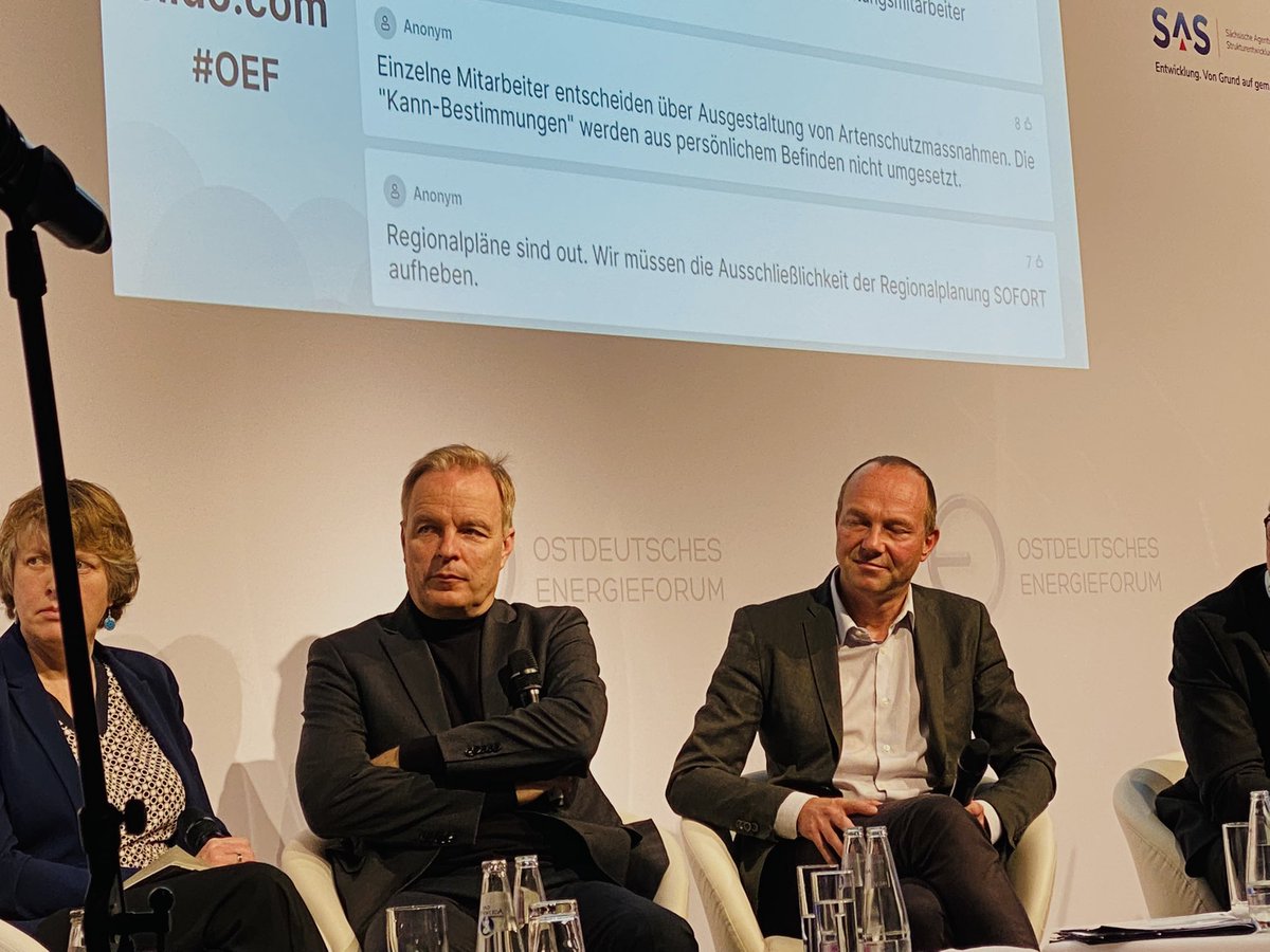 ae_anette's tweet photo. Da gehts ins Eingemachte- gut, Fachleute wissend diskutieren zu hören und gut einen wissenden Minister @Gruen_WGuenther zu haben. #Zielabweichungsverfahren schon bei #Regionalplänen https://t.co/keARqFQYWa