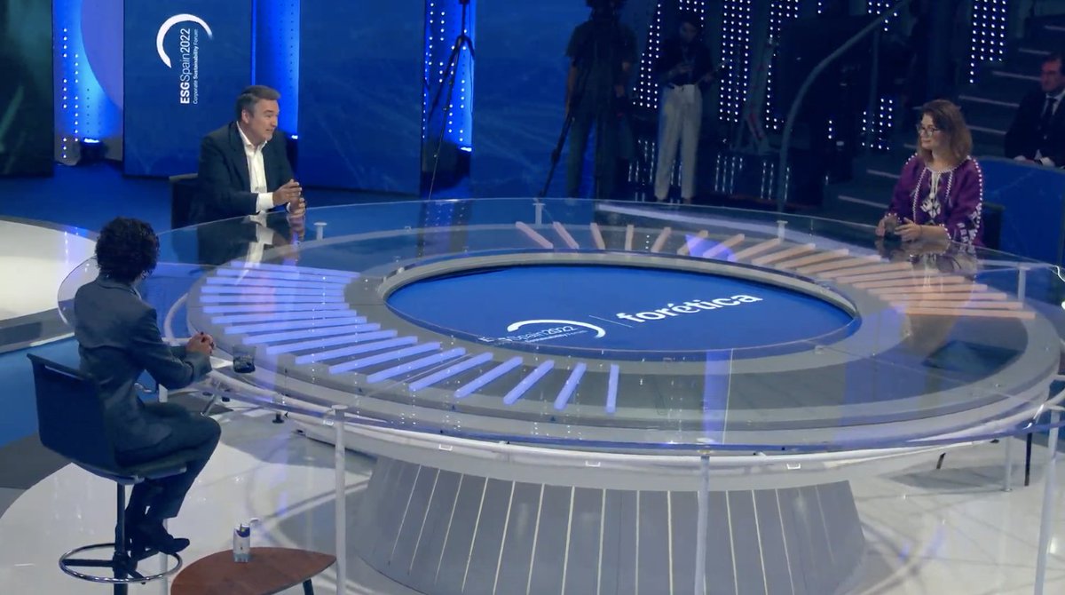 👥 Comienza la mesa 'Claves de transformación empresarial sostenible en el ámbito global', con <a href="/SaprykinaMaryna/">Maryna Saprykina</a>, Head of the Board <a href="/csr_ukraine/">CSR Ukraine</a> y <a href="/martamaranon/">Marta Marañón Medina</a>,  Directora General Adjunta de <a href="/ayudaenaccion/">Ayuda en Acción</a>. 

Modera @GermanGranda, Director General de <a href="/foretica/">Forética</a>. #ESGSPain2022