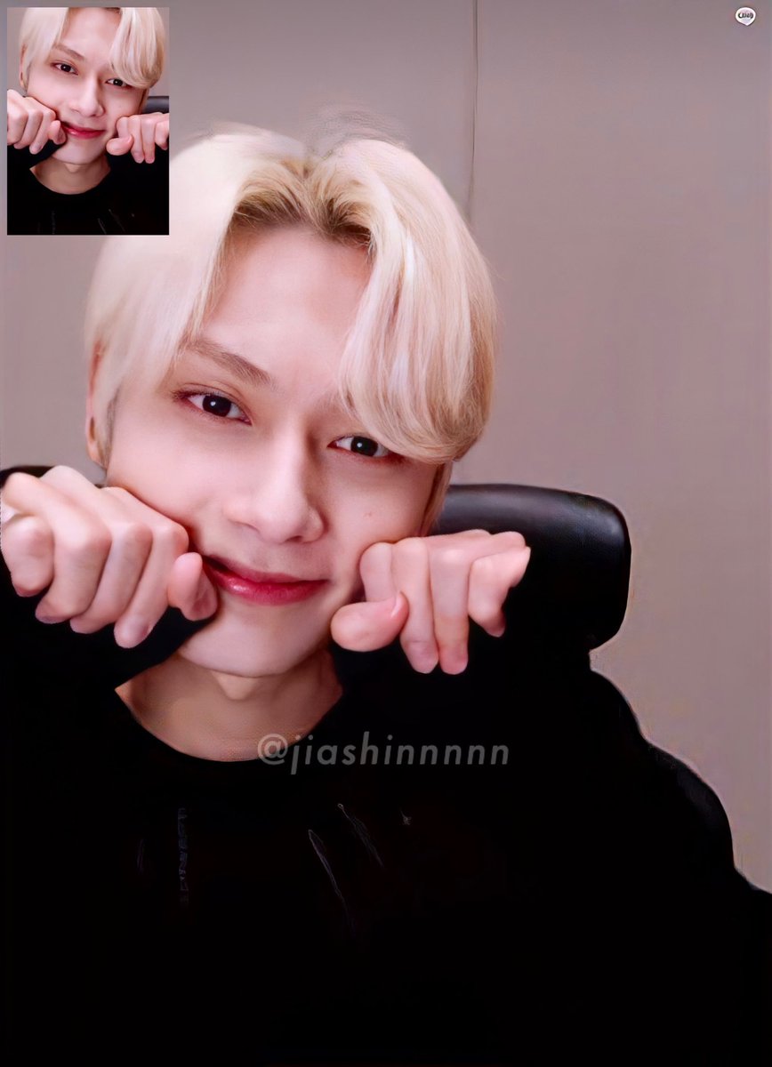 jiashinnnnn's tweet photo. 29102023 Jun Shopee Fansign 

He is definitely the cutest baby in the world!🐱🫶🏻

Extra 13 seconds of him posing and saying bye-bye before ending the call😭

#文俊辉 #준 #JUN #세븐틴 https://t.co/8xq1DL2Gq9